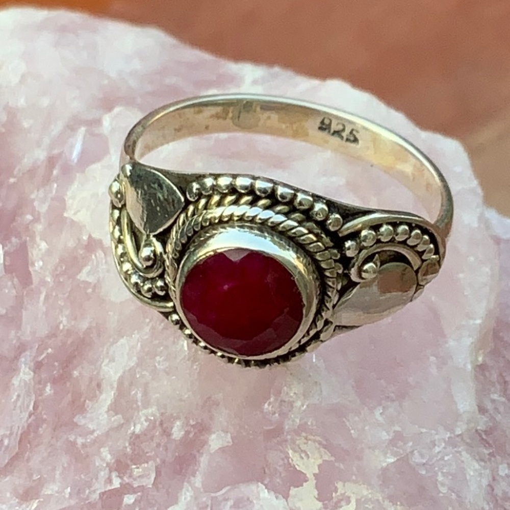BOUTIQUE NATURAL FACETED RUBY 925 SILVER RING, 8.5 - Picture 7 of 13
